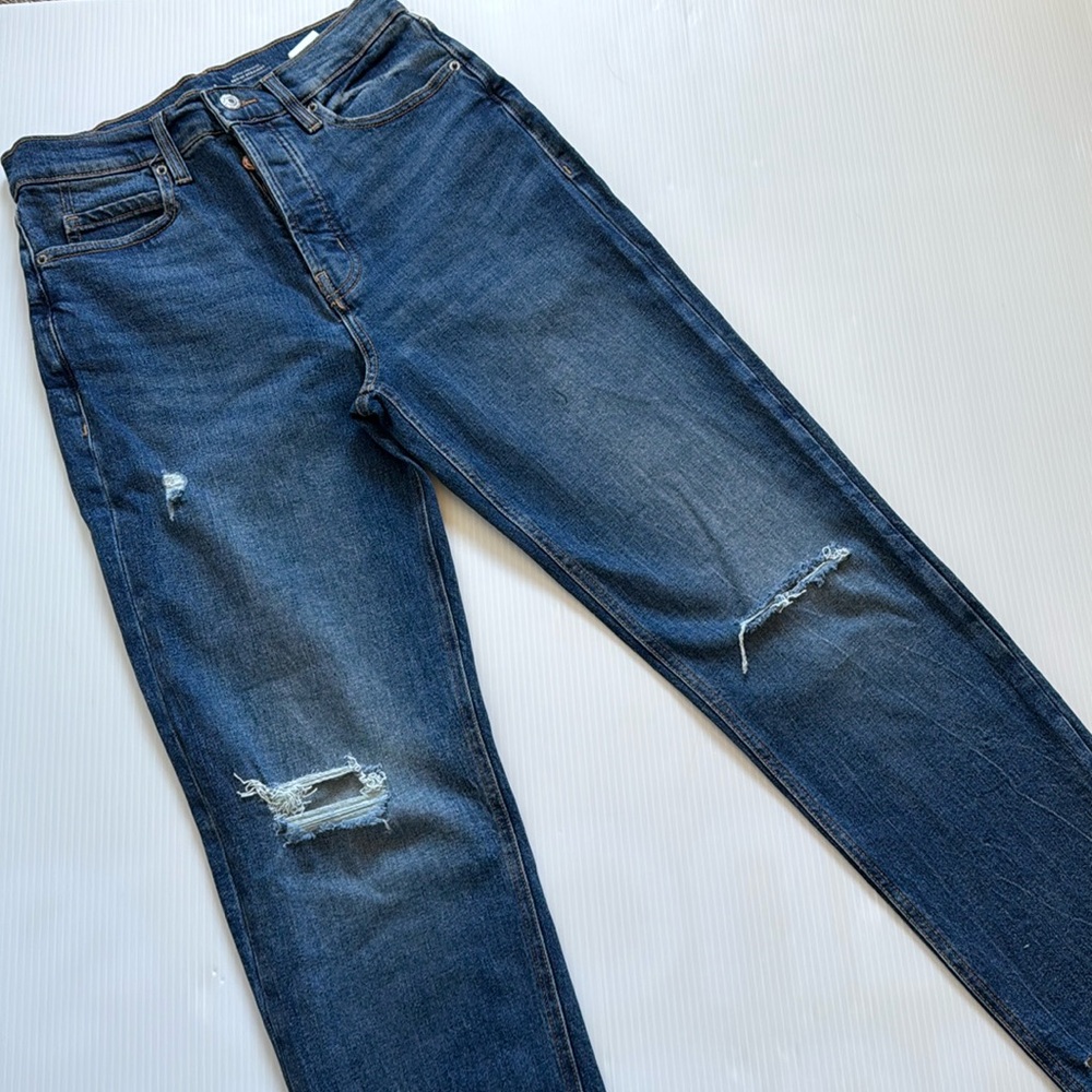 Old Navy Sky Hi Straight leg, button fly blue Jeans. Women’s size 4